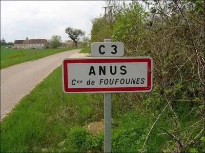 Bon la France n'est pas en reste avec ce village qui s'appelle... et qui est situ&eacute; en... Remplissez les pointill&eacute;s et participez au concours chez mon agence de voyage o&ugrave; vous pouvez gagner une caisse de papier hygi&eacute;nique !