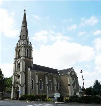 Au sud-ouest de Paris, pr&egrave;s de Tours, la Sainte-Vierge se retourne dans sa tombe devant le nom de ce village ! Sauriez-vous le trouver ?