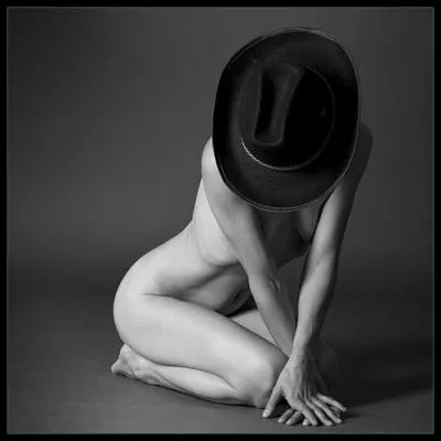 Qui chantait " Une streap-tiseuse à corps perdu, emmerdeuse comme on n'en fait plus" pour nous décrire la femme des années 80 ?