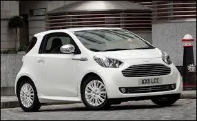 Prenez une Toyota IQ et mettez une calandre Aston Martin. Vous obtenez ainsi une ...