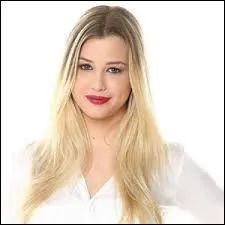 Le 27 août 2014, Marie atteint les 1 000 000 d'abonnés sur sa chaîne principale. Ce même été, à quoi Marie a-t-elle participé avec Andy, Cyprien, etc. ?