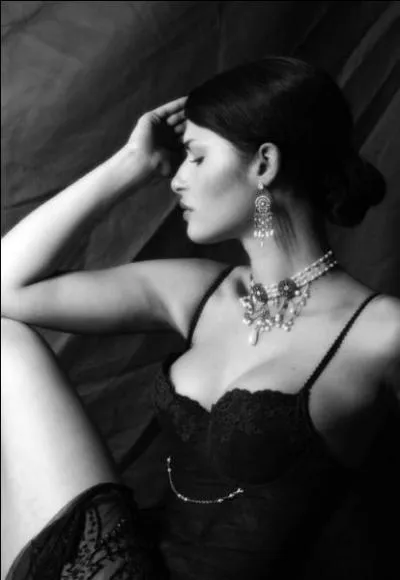 Qui chantait "La femme est l'avenir de l'homme ?