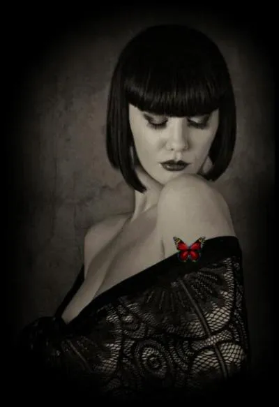 Qui chantait : " Ne la laisse pas tomber, elle est si fragile c'est une femme libérée ?