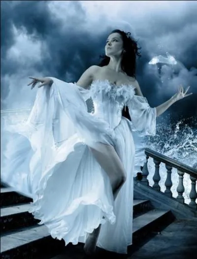 Qui chantait "Petite fille de novembre, si blanche dans la nuit de cendre" ?