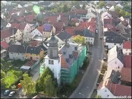 Nous survolons la ville de Merxheim. Nous sommes dans le ciel de la région ...