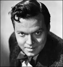 Octobre : Orson Welles avait débuté à la radio. Il avait quelque peu effrayé les auditeurs en mettant en scène la lecture de...
