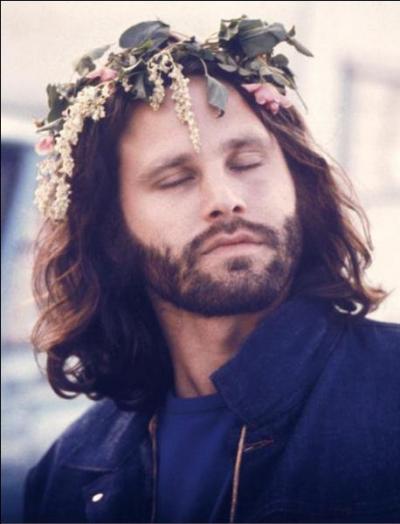 Quel acteur incarne Jim Morrison dans le film "The Doors" d'Oliver Stone ?