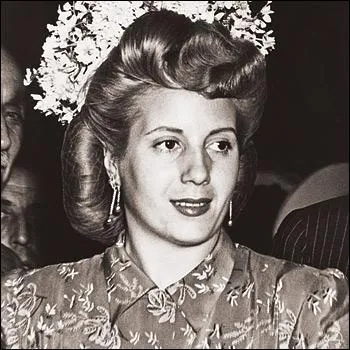 Quelle star a joué dans le film musical "Evita" réalisé par Alan Parker ?