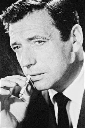 Qui chantait "Je m'adresse à ma cigarette, ma jolie blonde au goût anglais, ma brune amère à mon palais, le mégot des jours de disette" ?