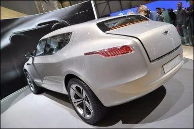 "La cellule conjonctive peut se charger et devenir une cellule adipeuse". Que veut dire le terme "adipeux" ?