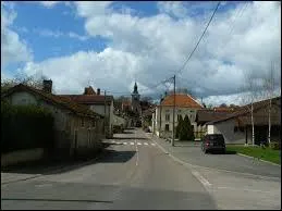 Nous traversons le village champardennais de Doulevant-le-Château. Nous nous trouvons dans le département ...