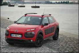 Voici une voiture qui plairait à Jacques Dutronc. Quel est son nom ?