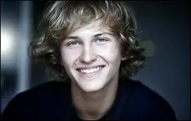 Qui est ce jeune blond qui a mis Clem enceinte ?