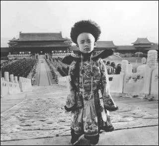 Qui John Lone incarne-t-il dans "Le Dernier Empereur" de Bernardo Bertolucci ?