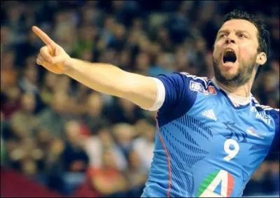 Guillaume Joli officie en équipe de France depuis 2006 et a donc remporté un troisième Championnat du monde au Qatar. Pour quel exercice particulier était-il bien souvent utilisé lors de ce mondial ?