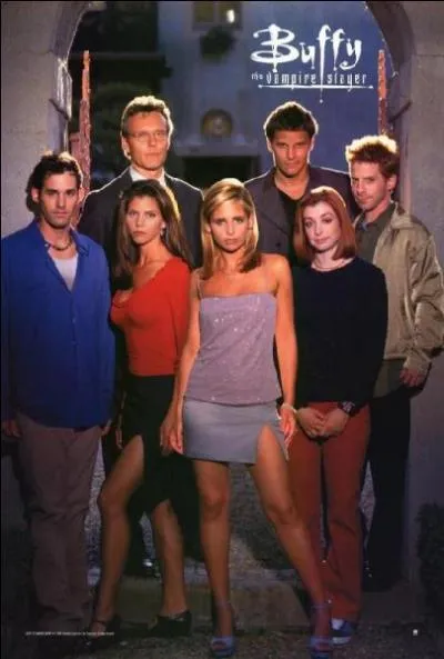 De quelle couleur est le pull de Buffy dans l'épisode "Que le spectacle commence", pour la dernière chanson ?