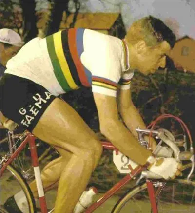 En quelle ann&eacute;e Rik Van Looy a-t-il remport&eacute; la course cycliste Bordeaux-Paris ?