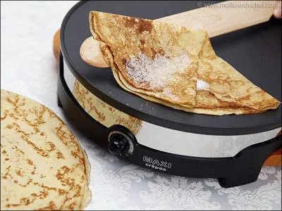 Ce jour là, que doit-on faire de la première crêpe confectionnée ?