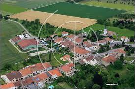 Voici une vue du village Meurthe-et-Mosellan d'Autrey-sur-Madon. Il se situe en région ...