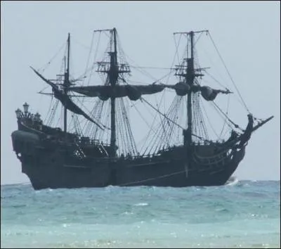 Comment s'appelle le bateau du Capitaine Barbossa ?