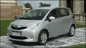 Jumeau du Toyota Verso S, celui-ci se nomme ...