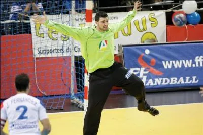 Voilà désormais le gardien remplaçant de cette équipe derrière l'indétrônable Thierry Omeyer, celui-ci évolue en équipe de France depuis 2009, de qui s'agit-il ?