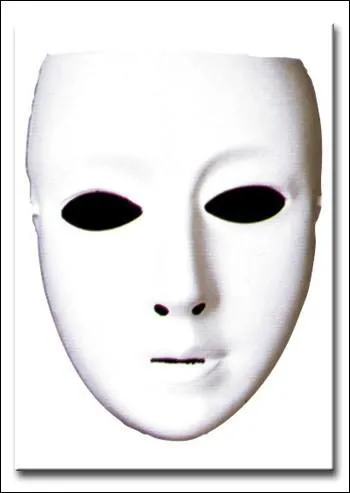 En quoi étaient déguisés de méchants personnages qui sont apparus en octobre 2014 en France pour effrayer les gens dans la rue ?