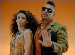 Avec quelle personne Tal a-t-elle chanté "Waya Waya" ?