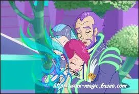 Tecna est dans les bras de qui ?