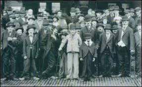 Où Charlie Chaplin aurait-il organisé un concours de sosies de lui-même ?