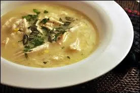 L'avgolemono est une soupe d'origine grecque basée sur un mélange. Lequel ?