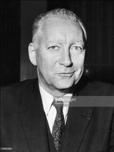 Durant l'intérim d'Alain Poher, qui resta Premier ministre le temps de l'élection présidentielle anticipée ?