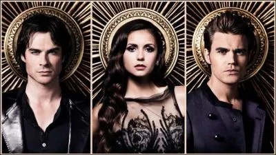 Avec qui Elena est-elle en couple ?