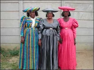 Au début du XXème siècle, les allemands massacrent la quasi-totalité du peuple héréro dans le Sud-Ouest africain. Que prévoient les consignes du général von Trotha ?