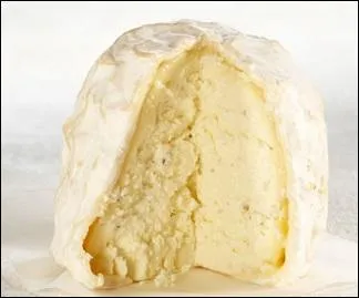 Il est délicieusement parfumé à l'ail et au poivre, a un petit goût piquant qui réveille les papilles. Quel est ce fromage, quelle est sa caractéristique ?