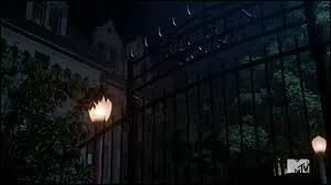 Comment s'appelle l'hôpital psychiatrique ?