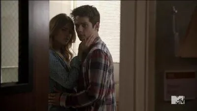 Qui a enfermé Malia et Stiles dans la chambre d'hôpital ?
