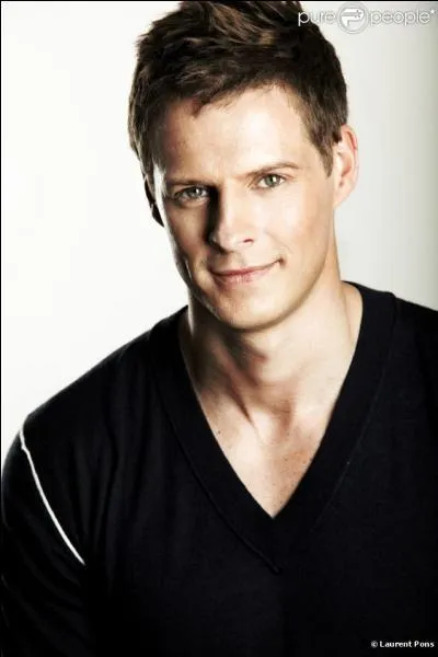 Qui est le présentateur du mag ?