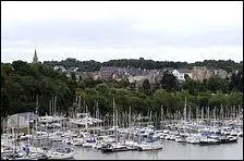 Je vous emmène en Bretagne, à la découverte de La Roche-Bernard. Pour découvrir son port de plaisance, il faut se rendre dans le département ...