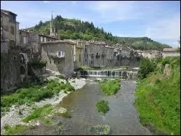 Je vous emmène à Sumène, commune languedocienne située dans le département ...