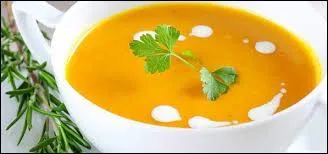 Aux États-Unis, quand sert-on généralement la soupe de potiron ?