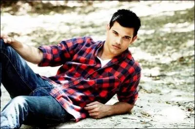 Sur le tournage de 'Twilight 2', avec qui était-il en couple ?