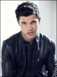 Quelle ceinture a-t-il ?