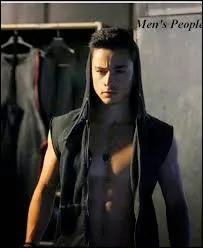 De qui tombe-t-il amoureux ?