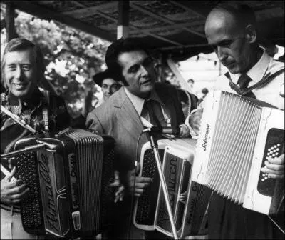 Trouvez l'adjectif correspondant à la photo !