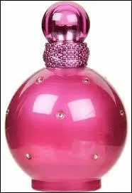 Quelle chanteuse américaine interprète "Perfume" en 2013 ?