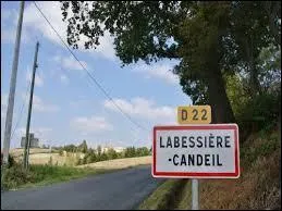 Nous entrons dan le village Tarnais de Labessière-Candeil. Nous sommes en région ...