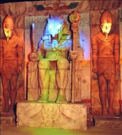 Dans quel lieu de Haute-Égypte fit-il l'objet d'une vénération réputée ?