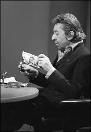 Quel billet Serge Gainsbourg a-t-il brûlé lors de l'émission "Sept sur sept" en 1984 ?