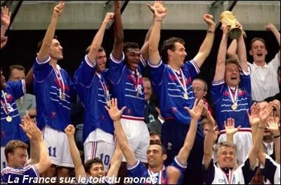 Qu'a titré "le quotidien " le 13 juillet 1998 au lendemain du sacre des bleus ?